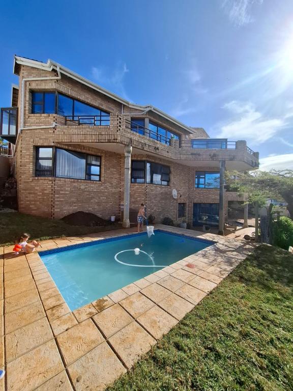 To Let 2 Bedroom Property for Rent in Wavecrest Eastern Cape